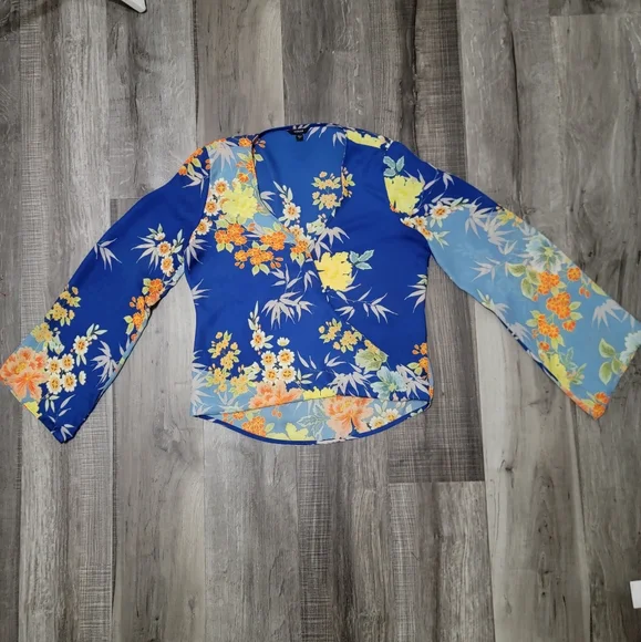 Guess Cross Over Floral Top - Picture 4 of 12